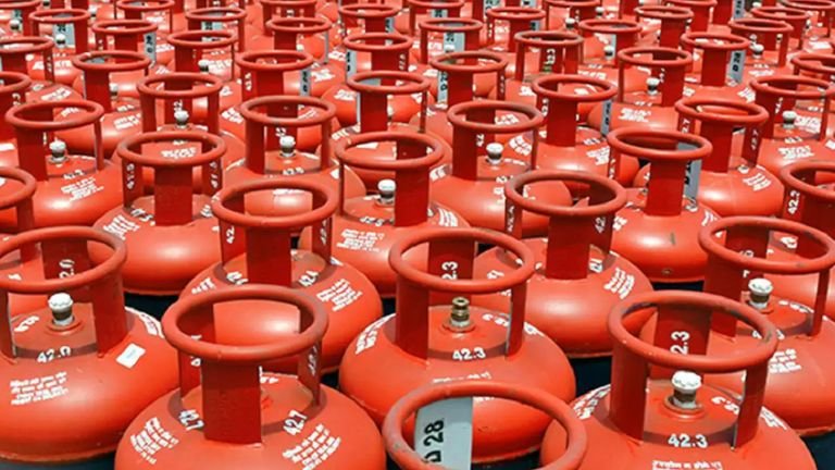 LPG Booking Rules 2026: ಹೊಸ ನಿಯಮಗಳ ಬಗ್ಗೆ ಗೊಂದಲಕ್ಕೆ ತೆರೆ – ಕೇಂದ್ರ ಸರ್ಕಾರದ ಸ್ಪಷ್ಟನೆ, ಗ್ರಾಹಕರಿಗೆ ದೊಡ್ಡ ರಿಲೀಫ್!