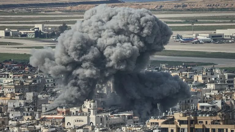 ಇರಾನ್–ಇಸ್ರೇಲ್ ಯುದ್ಧ 6ನೇ ದಿನಕ್ಕೆ; ಕ್ಷಿಪಣಿ ದಾಳಿ ತೀವ್ರ, ಟ್ರಂಪ್ ಯುದ್ಧಾಧಿಕಾರ ನಿಯಂತ್ರಣಕ್ಕೆ ಸೆನೆಟ್ ವಿಫಲ